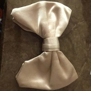 Oversized bow tie